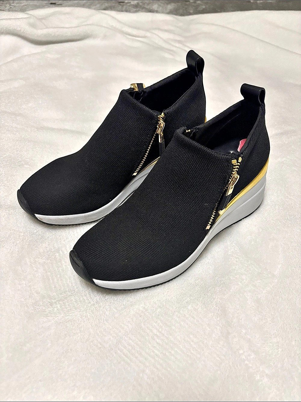 DKNY Laurence Wedge Sneaker Black & gold US 6